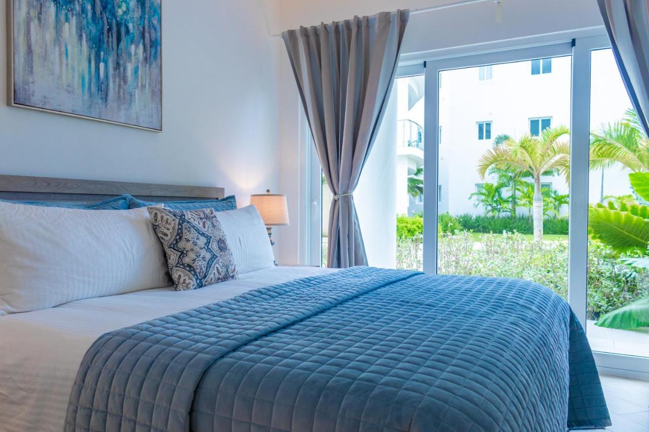 Family Getaway Apartment - Right On The Beach 푼타 카나 외부 사진
