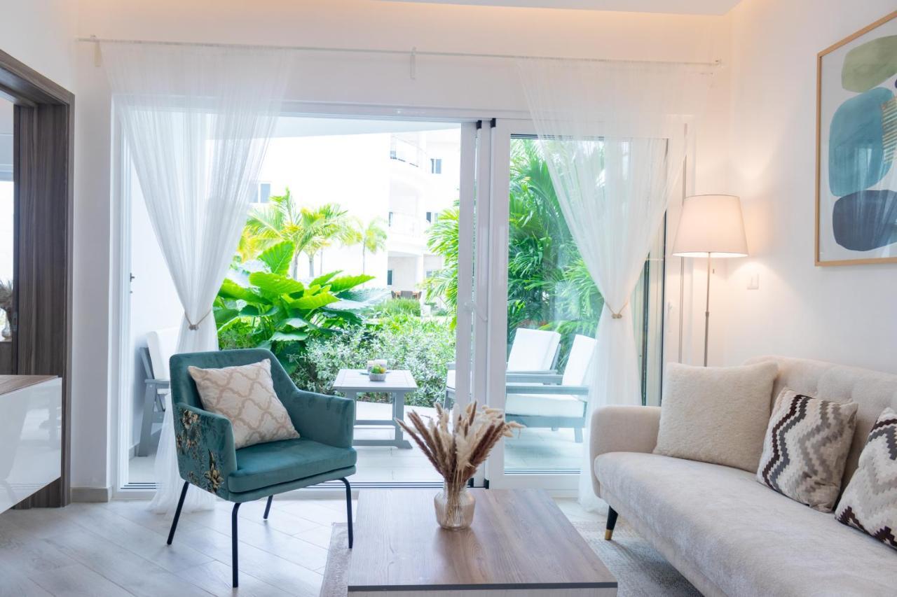 Family Getaway Apartment - Right On The Beach 푼타 카나 외부 사진