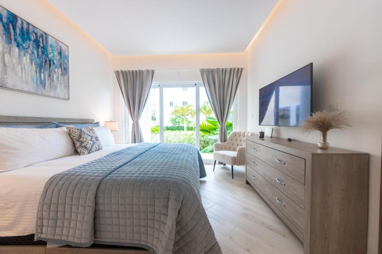 Family Getaway Apartment - Right On The Beach 푼타 카나 외부 사진
